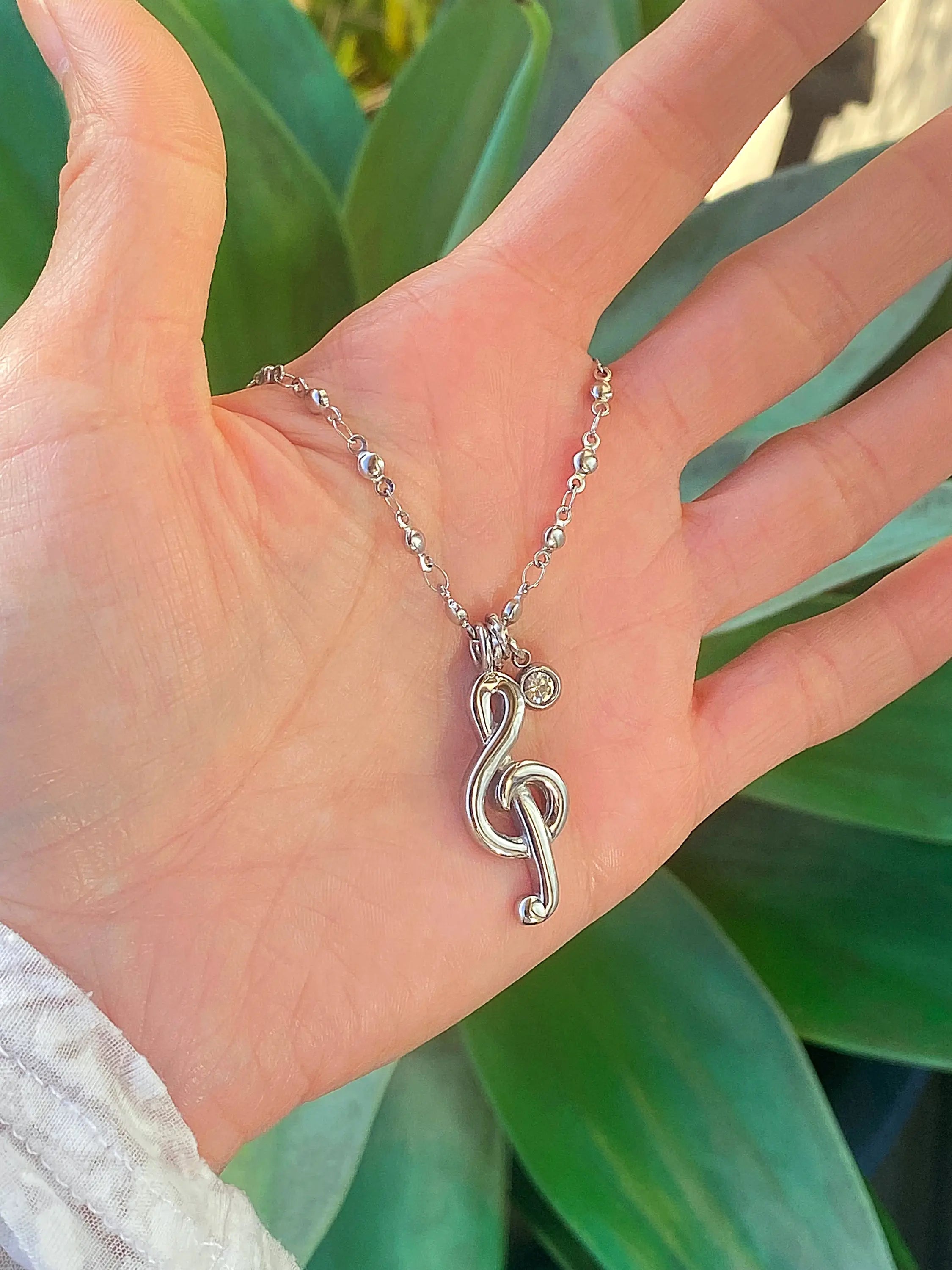 MUSICAL NOTE NECKLACE
