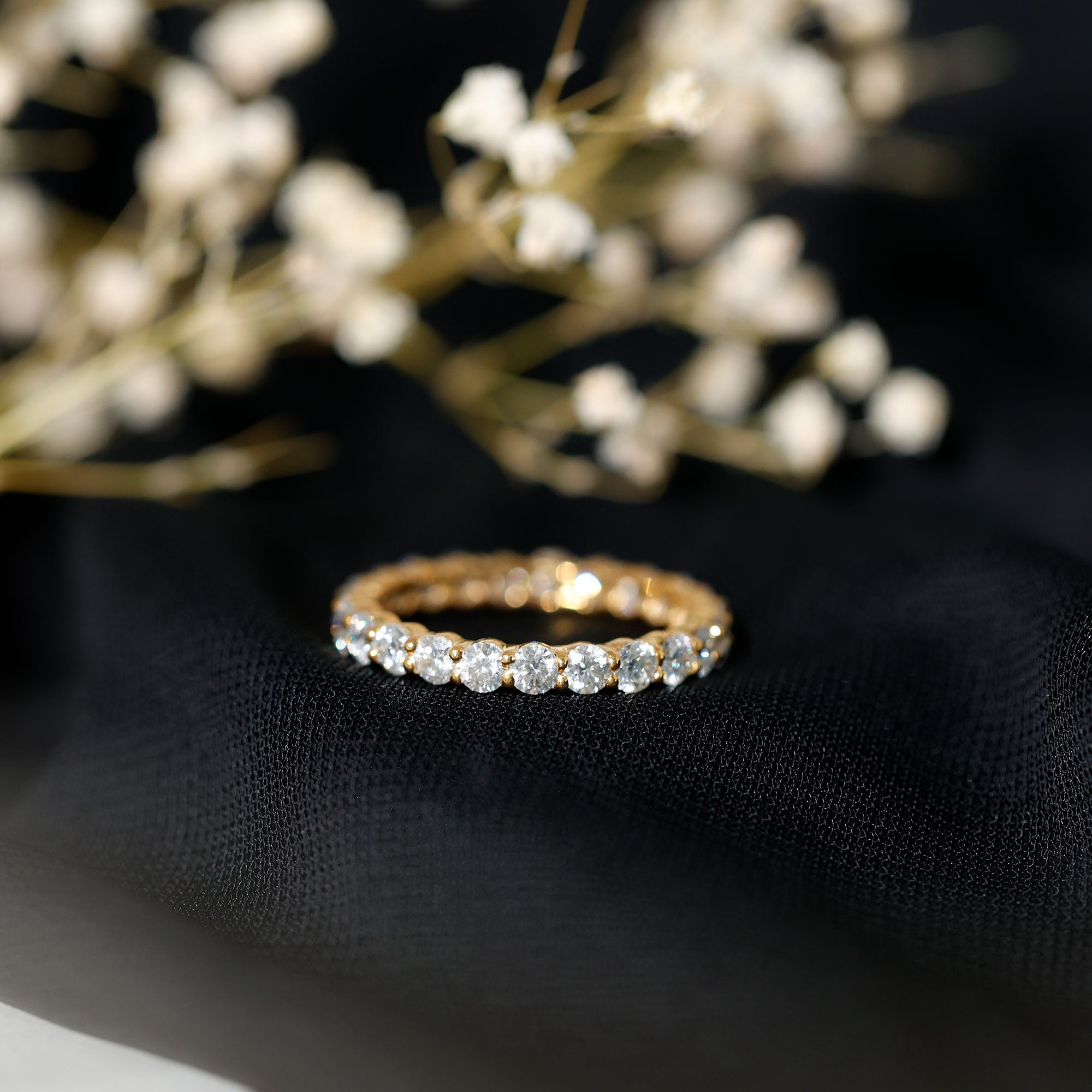 Round Cut Moissanite Simple Eternity Band Ring in Prong Setting